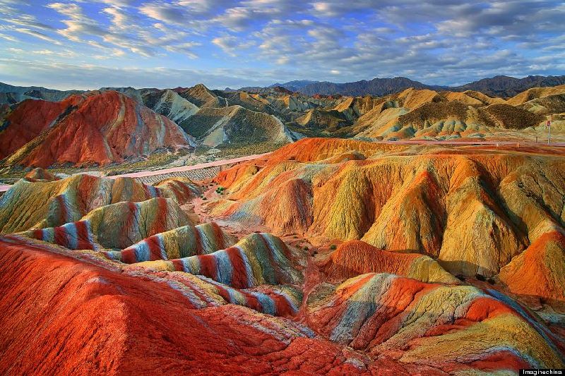 真实的中国丹霞地貌地质公园彩虹山