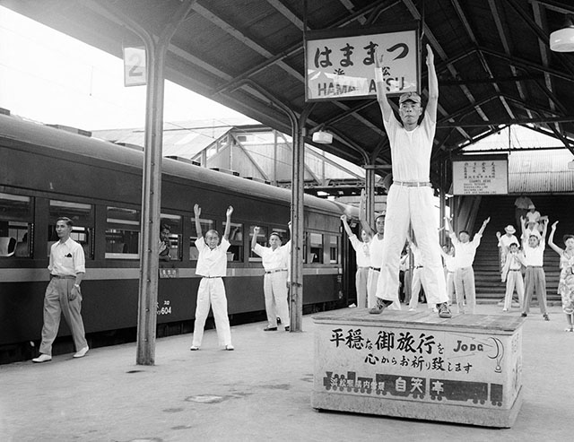 『纪实摄影』记录50年代的日本