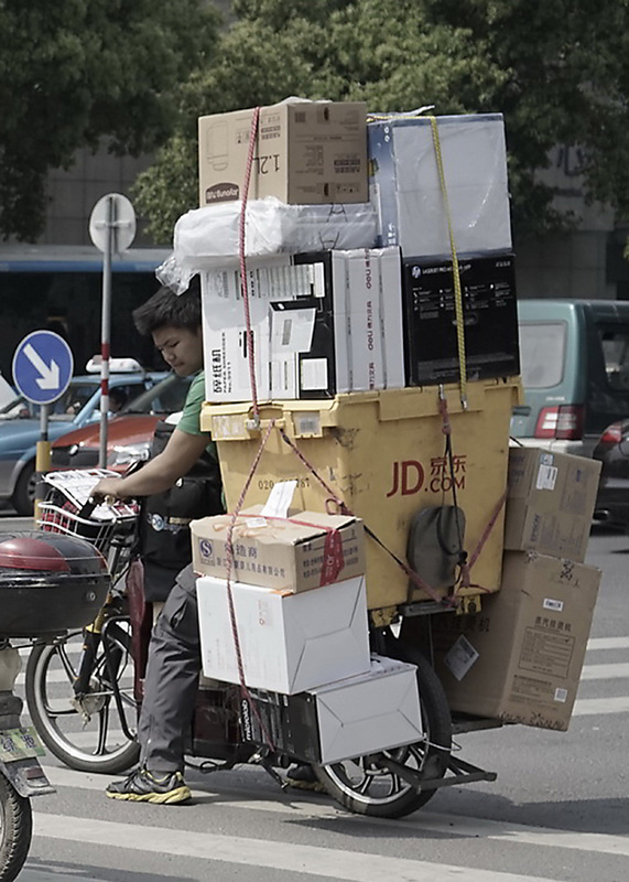 《“车技”惊心 ——电动自行车，且行且珍惜》