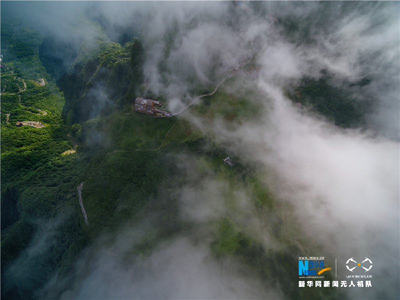 【“飞阅”中国】航拍金佛山：朝霞对夕阳 浓雾对晴川