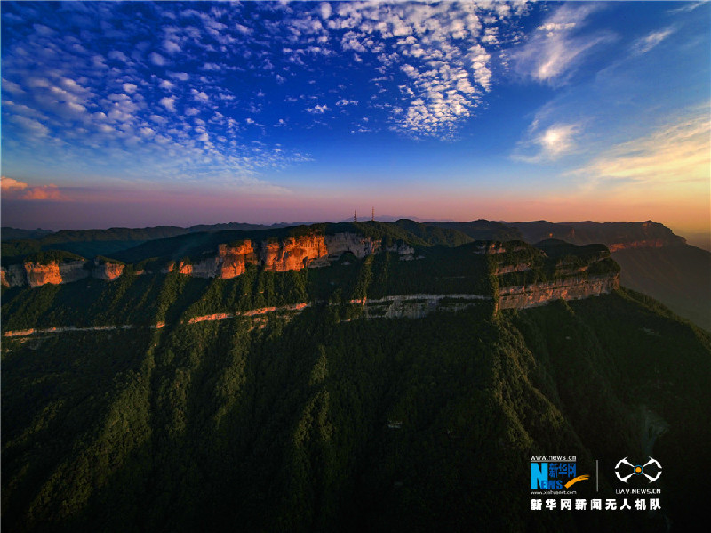 【“飞阅”中国】航拍金佛山：朝霞对夕阳 浓雾对晴川