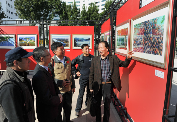 辉煌的五年——“喜迎党的十九大•航拍中国”摄影展开幕