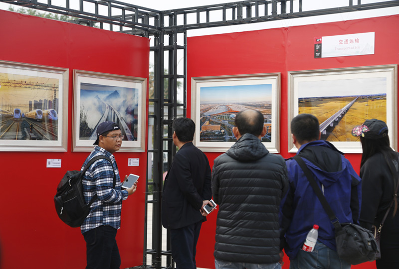 辉煌的五年——“喜迎党的十九大·航拍中国”摄影展迎来首个观展高峰