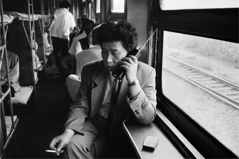 用40年拍摄火车上的旅途百态 数10万张照片记录铁路变迁