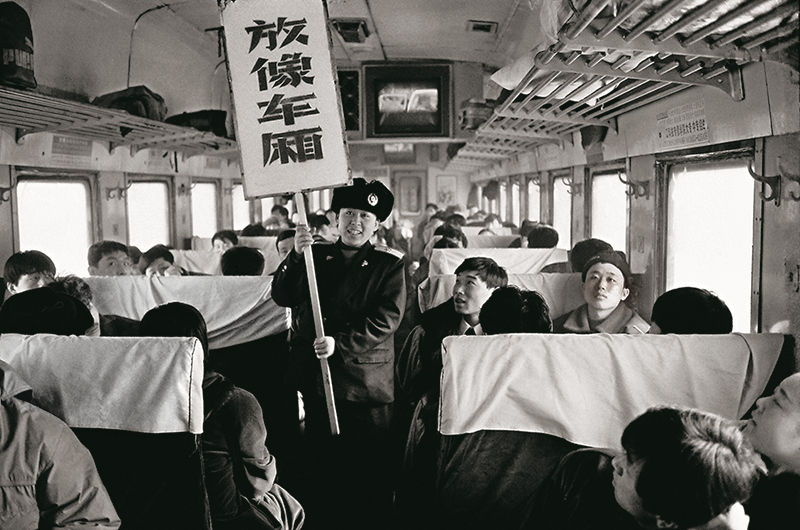 用40年拍摄火车上的旅途百态 数10万张照片记录铁路变迁