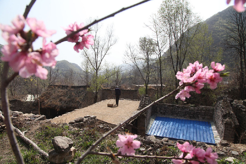 1碗酸菜面7张大照片 山西农村7旬老人圆梦故事很暖心