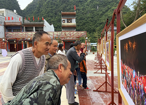 腾飞的民族 辉煌的成就——全国主流媒体新闻摄影作品展首场巡展在革命老区靖西举办