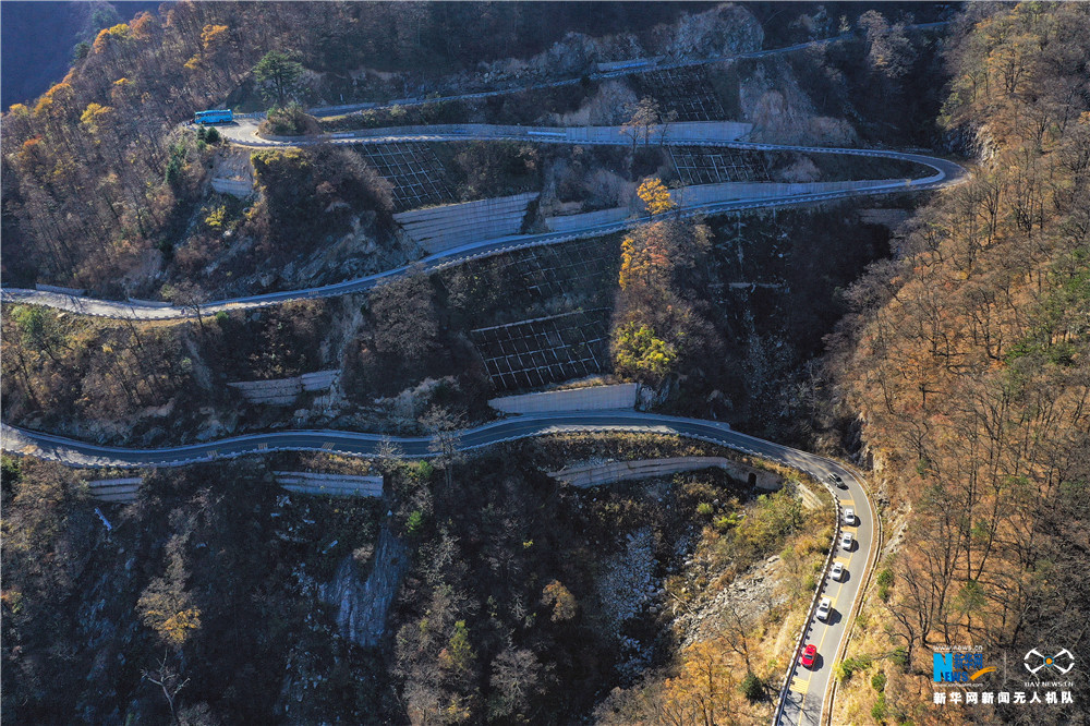 航拍：大别山马丁公路