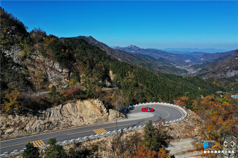 航拍：大别山马丁公路