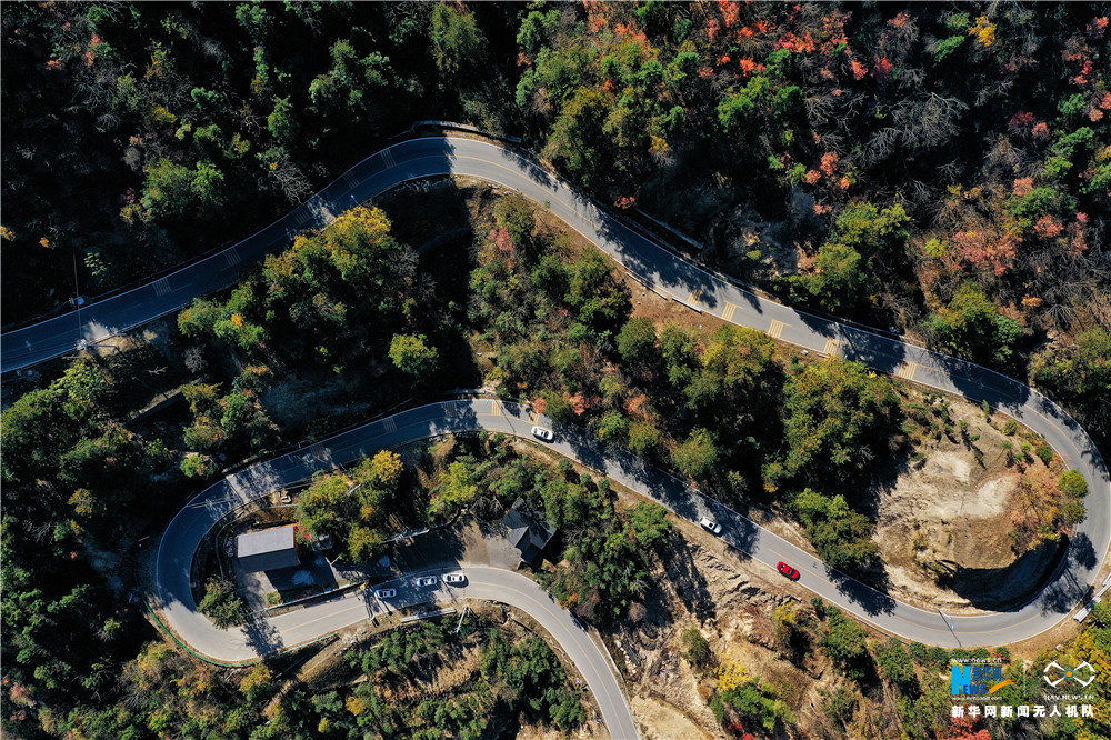 航拍：大别山马丁公路