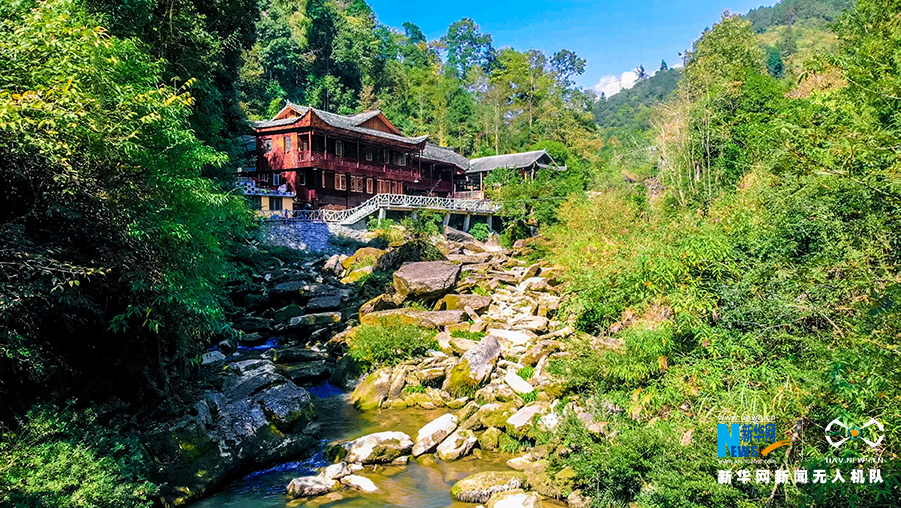 冬夜寒居 山中暖阳