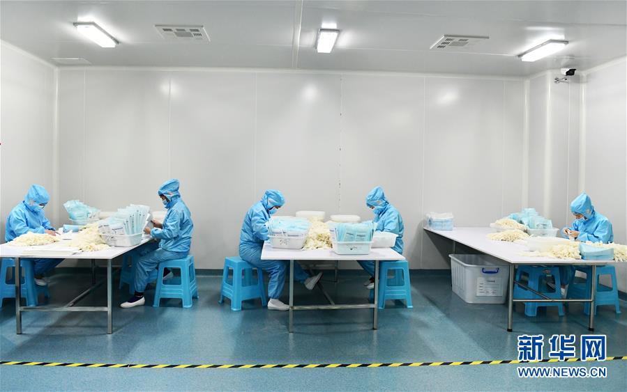 （聚焦疫情防控）（10）医用防护品 生产不停歇