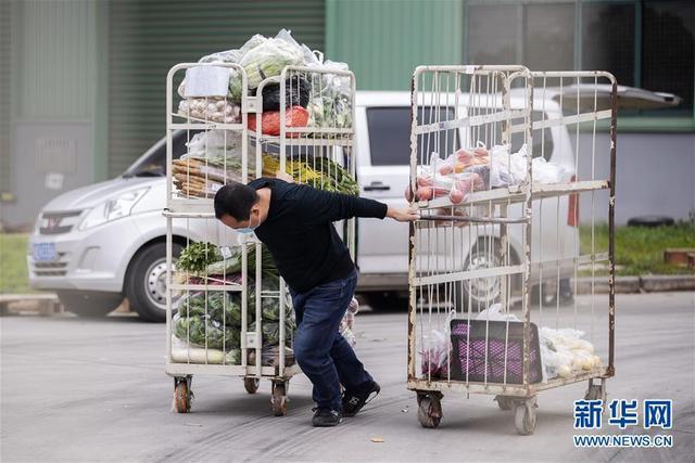 武汉：送菜员“马哥”的一天