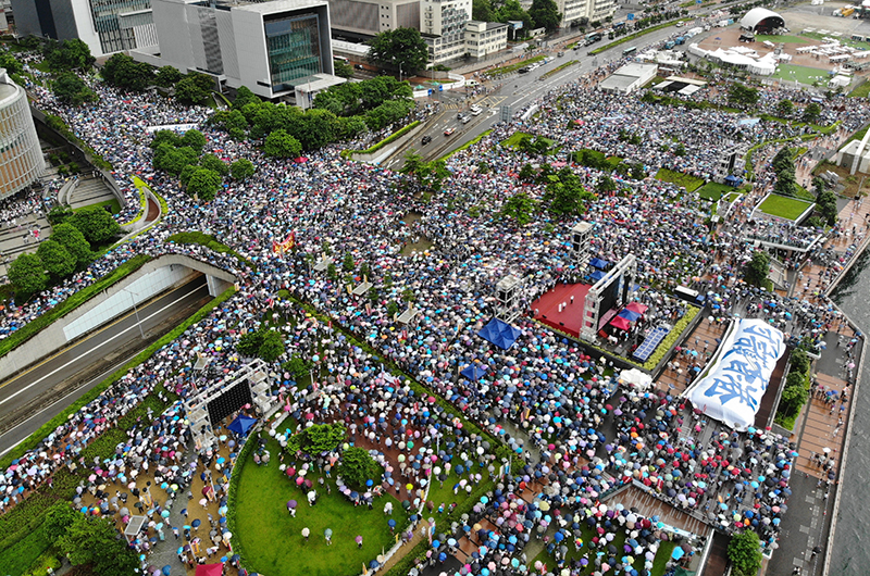 30余万市民参加“守护香港”集会 维护法治 反对暴力