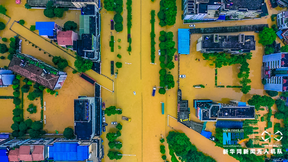 新华鹰现场|湖北咸宁暴雨 多部门紧急救援