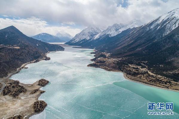 冰雪然乌湖