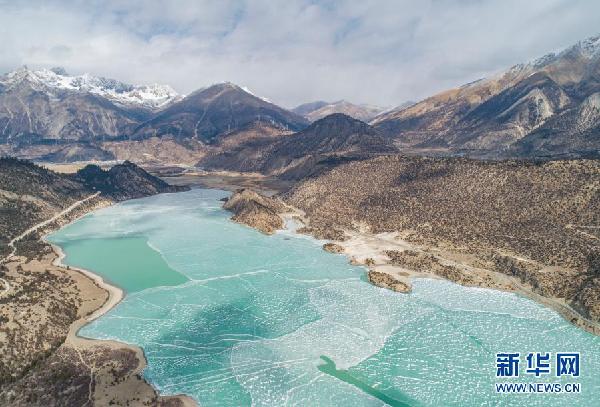 冰雪然乌湖