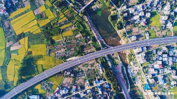 沿着高速看中国｜十房高速：千里房陵“小康路”