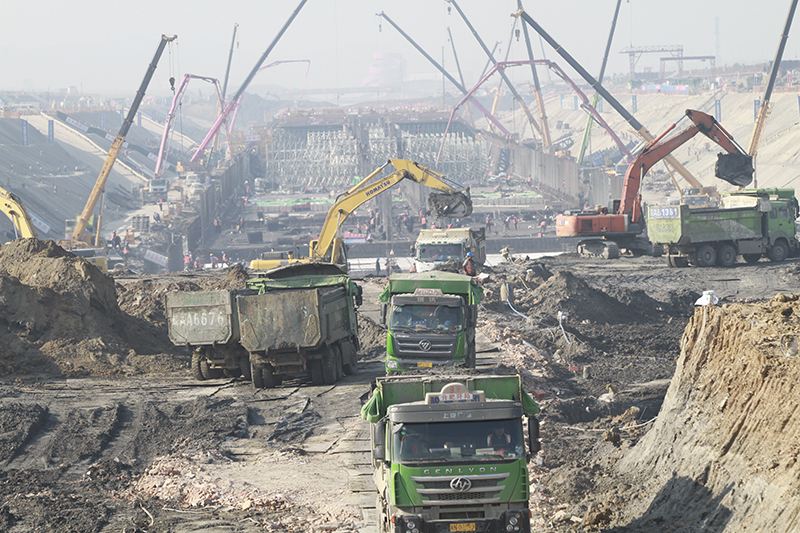 湖底隧道工地活跃着近百名来自大凉山的工友—— 穿越太湖 别样“彝年”