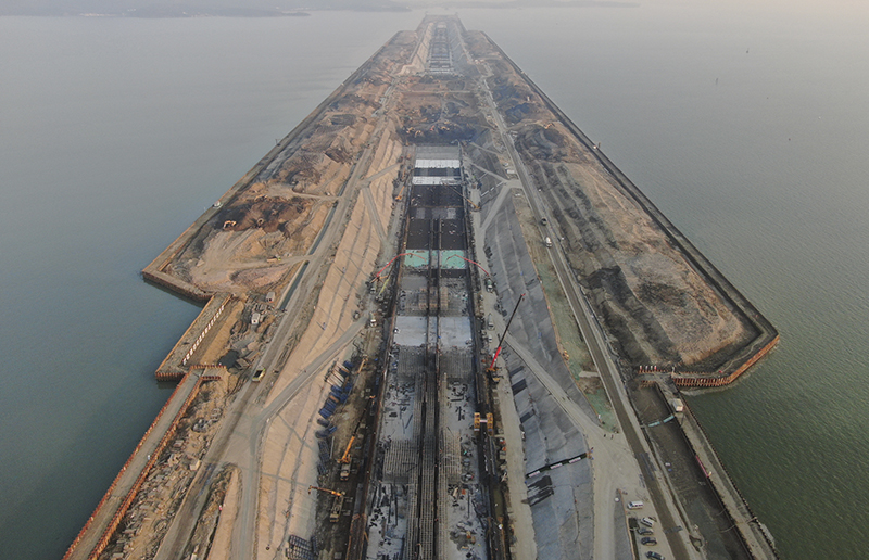 湖底隧道工地活跃着近百名来自大凉山的工友—— 穿越太湖 别样“彝年”