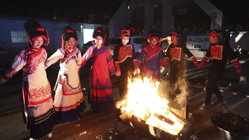 湖底隧道工地活跃着近百名来自大凉山的工友—— 穿越太湖 别样“彝年”