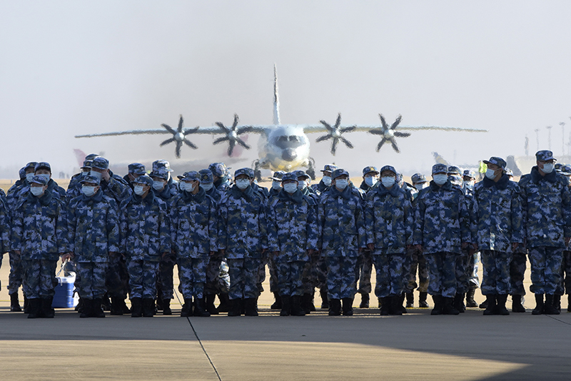 空地联运 军队又一批1200名医护人员抵达武汉