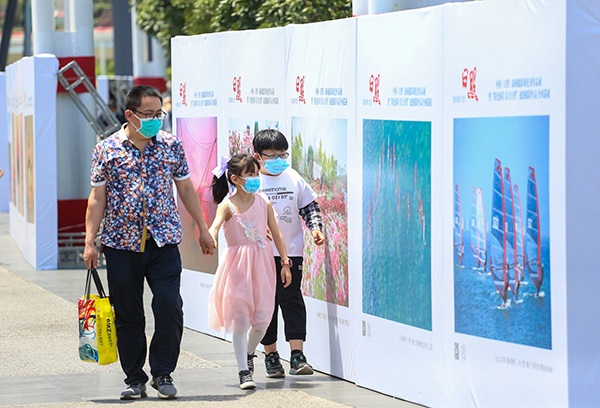 中国（日照）新闻摄影周优秀作品全国巡展在郑州举行