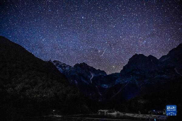 一起来看双子座流星雨