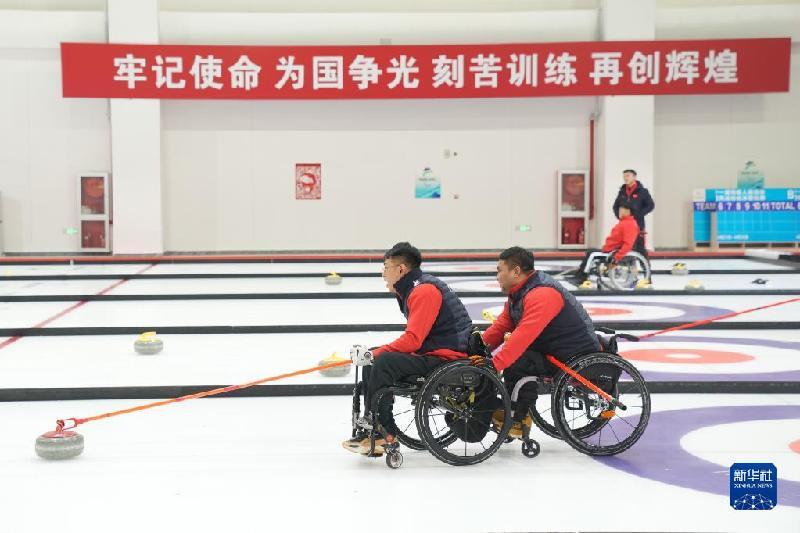 冰壶队、冰球队备战北京冬残奥会