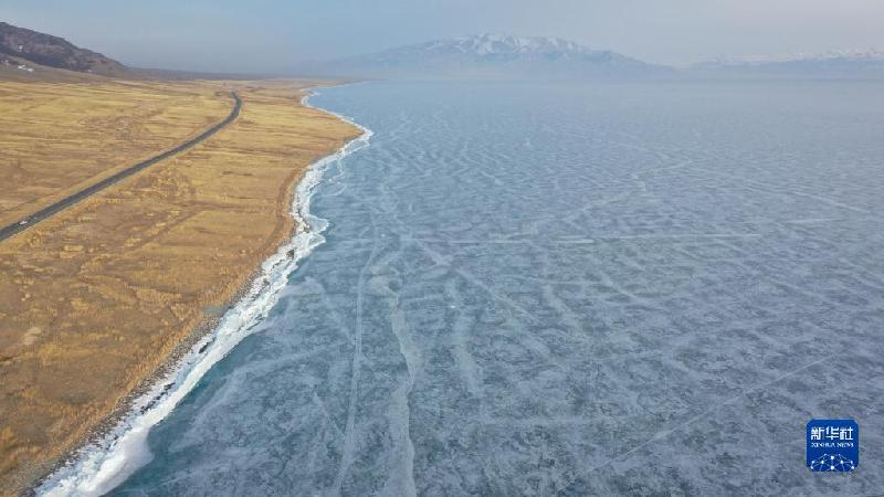 国道之行 从雪山奔向大海丨在赛里木湖邂逅蓝色“眼泪”