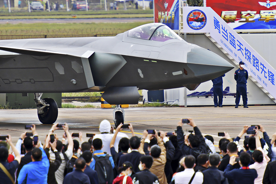 铁翼护航新时代——中国空军歼-20战斗机影像志