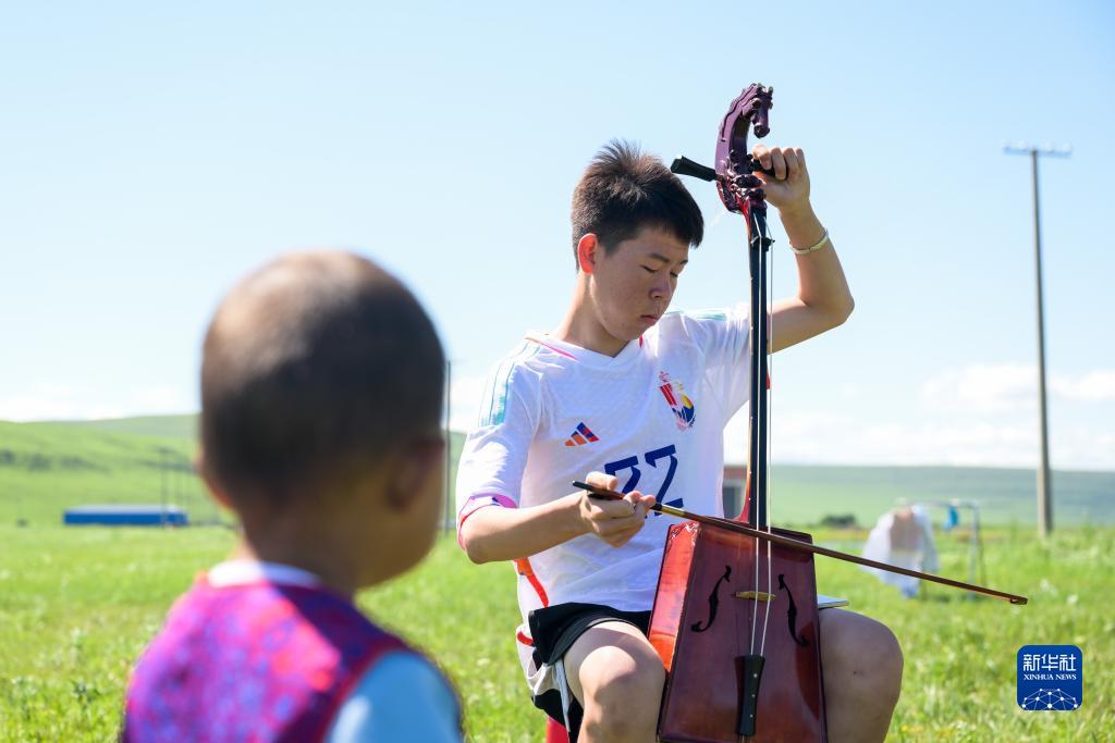 四季中国｜四季牧歌：乌兰毛都草原的“夏日牧歌”