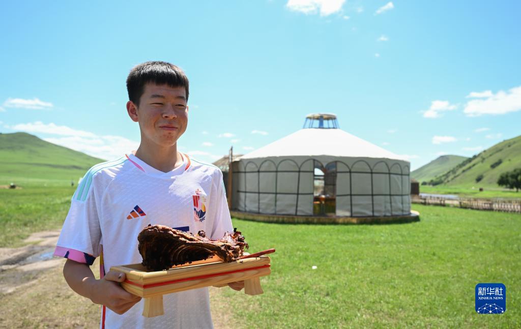 四季中国｜四季牧歌：乌兰毛都草原的“夏日牧歌”