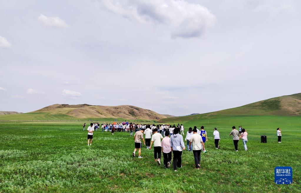 四季中国｜四季牧歌：乌兰毛都草原的“夏日牧歌”