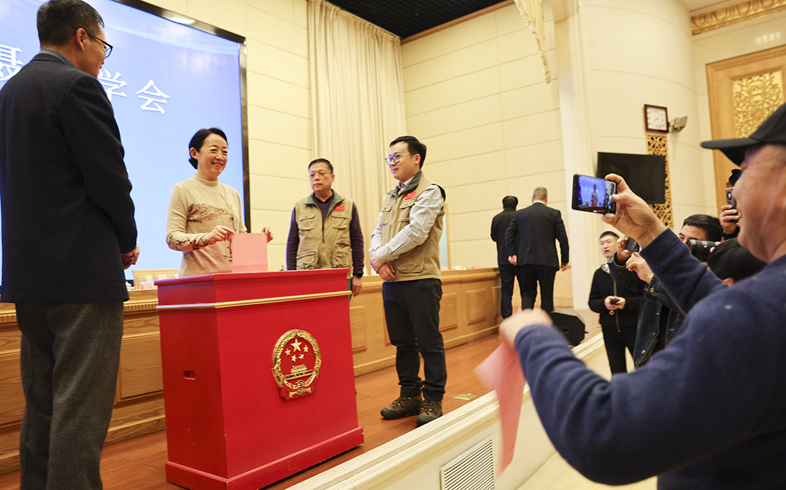 中国新闻摄影学会选举产生新一届领导班子