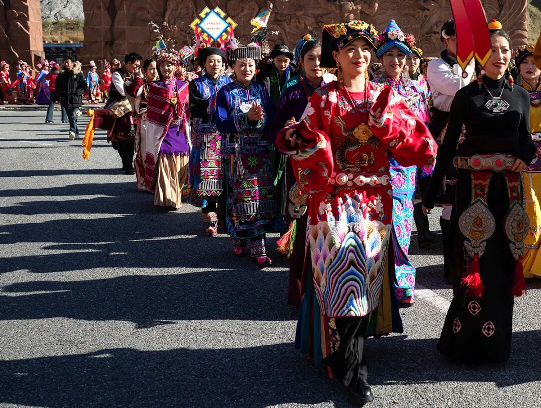 非遗巡游庆羌年