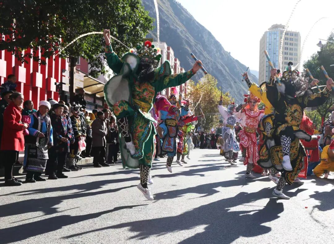 非遗巡游庆羌年