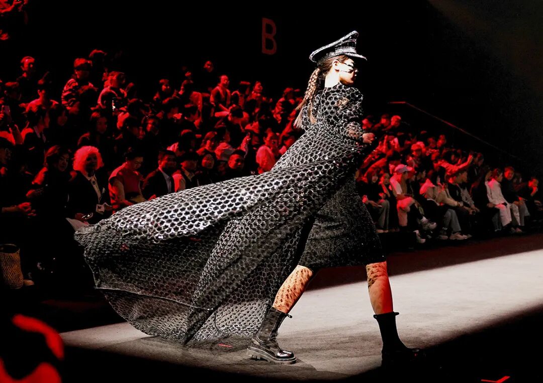 惊艳北京!2026中国国际时装周:东方非遗美出圈