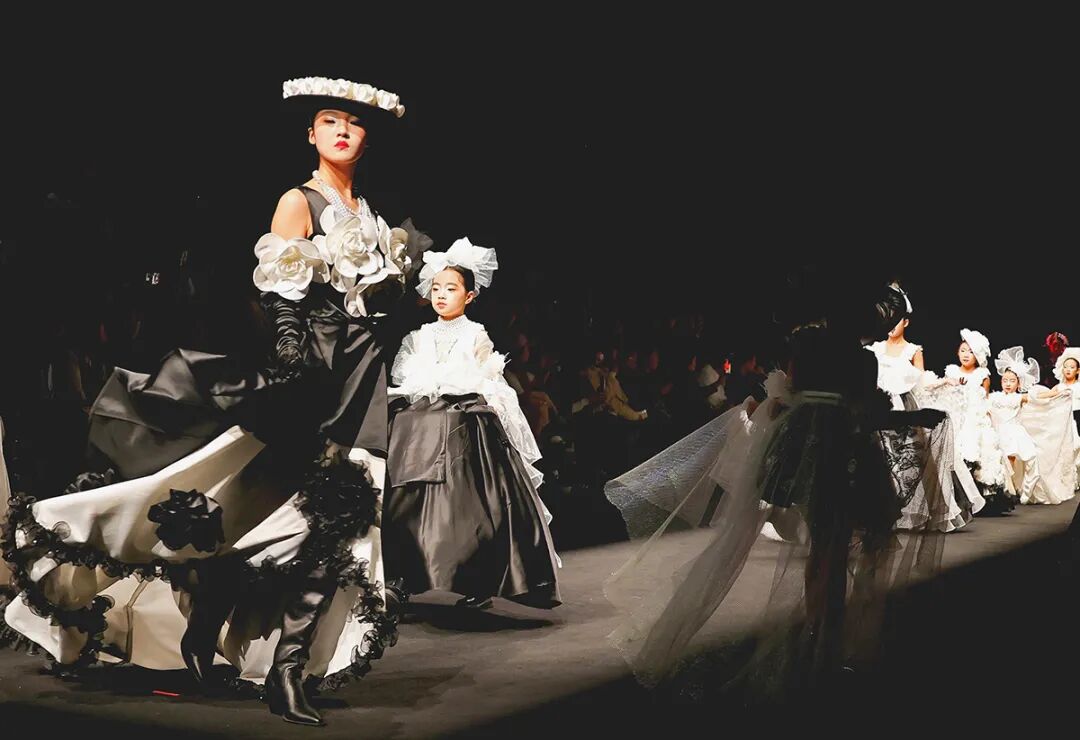 惊艳北京!2026中国国际时装周:东方非遗美出圈