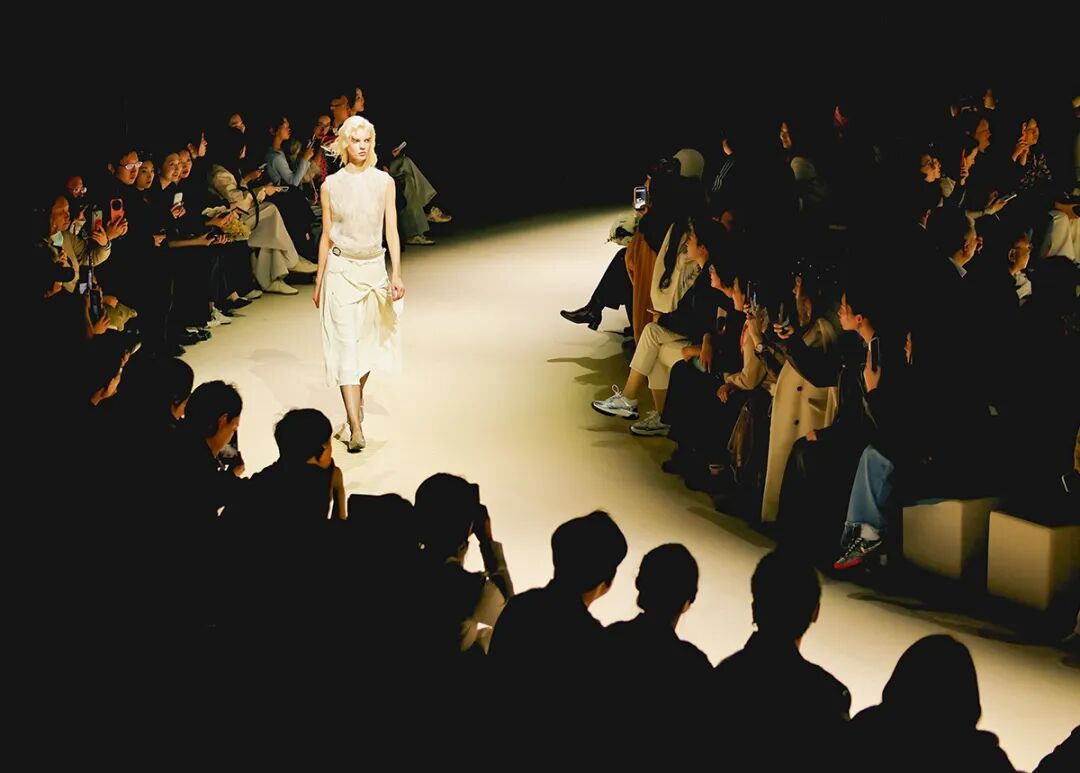 惊艳北京!2026中国国际时装周:东方非遗美出圈