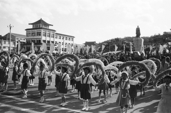 与城市共成长，一位威海摄影人的光影城记